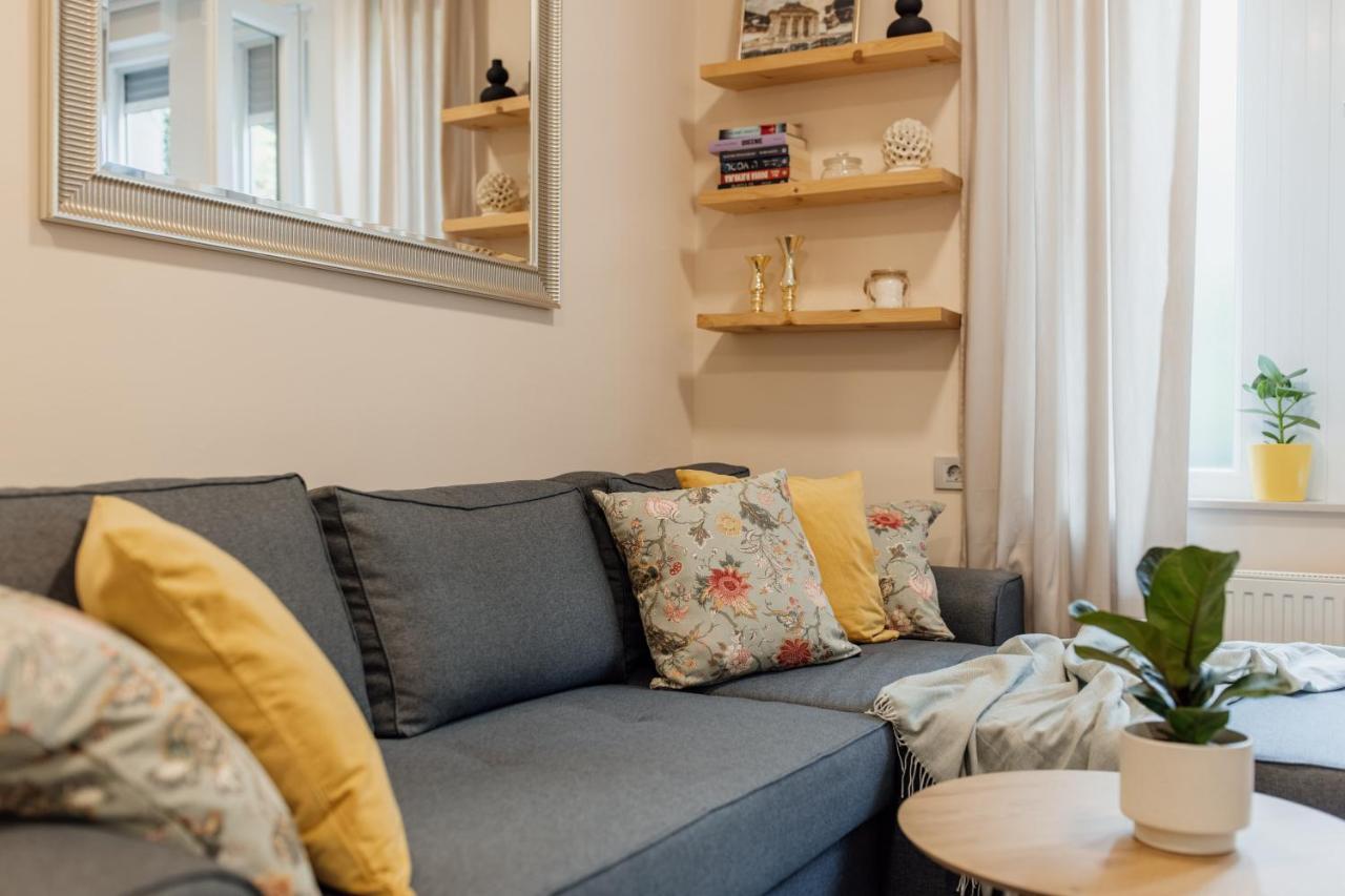 Apartment Mm *