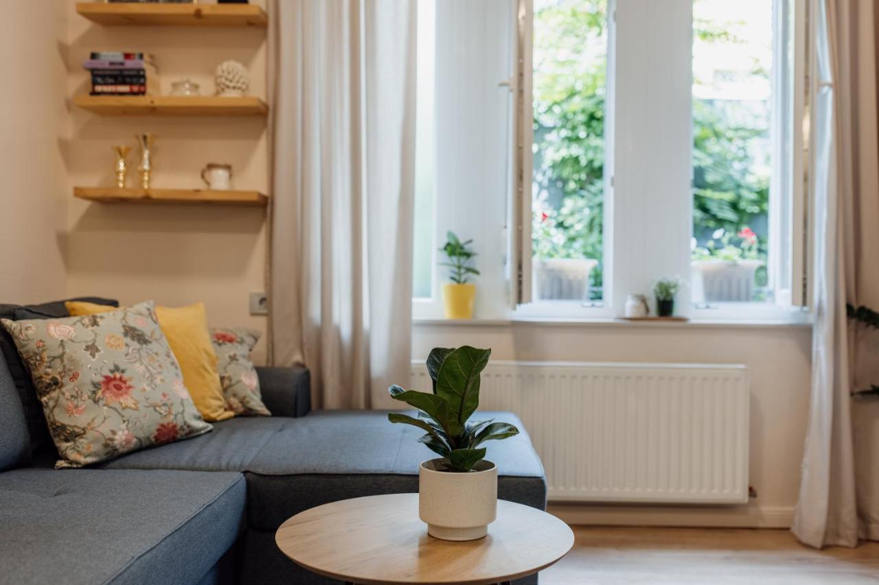 Apartment Mm *